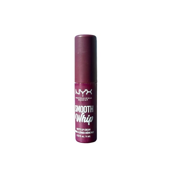 NYX Smooth Whip Matte Lip Cream Berry Bed Sheets - Picture 4 of 8